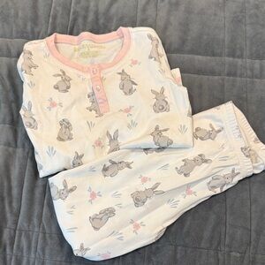 The Beaufort Bonnet Company Pink and Gray Bunny Pajama Set size 8